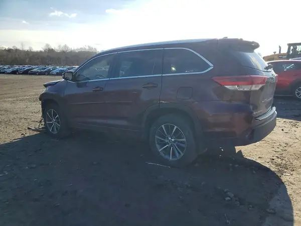 5TDJZRFH4JS898242 2018 TOYOTA HIGHLANDER - Image 2