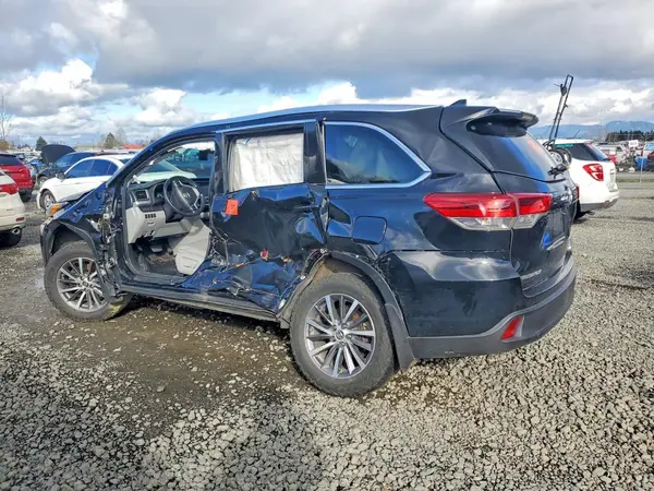 5TDJZRFH4JS899472 2018 TOYOTA HIGHLANDER - Image 2