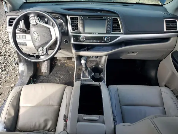 5TDJZRFH4JS899472 2018 TOYOTA HIGHLANDER - Image 8