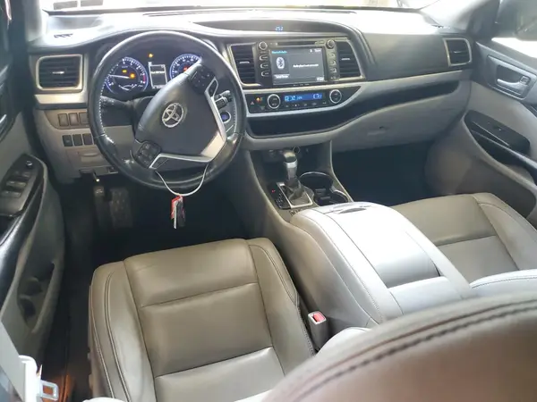 5TDJZRFH4JS901737 2018 TOYOTA HIGHLANDER - Image 8