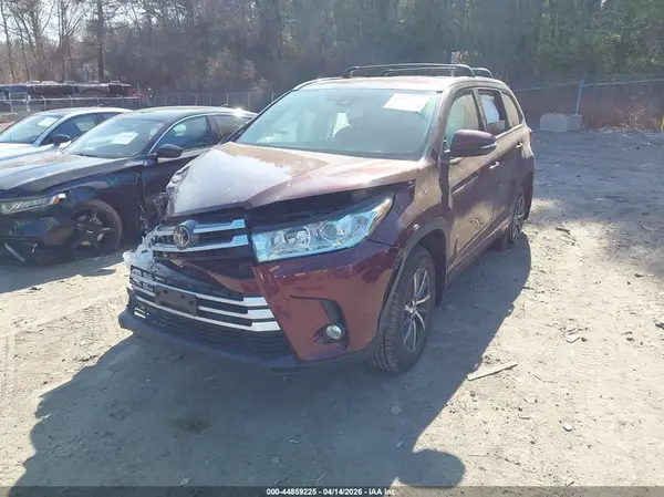 5TDJZRFH4JS903827 2018 TOYOTA HIGHLANDER - Image 2