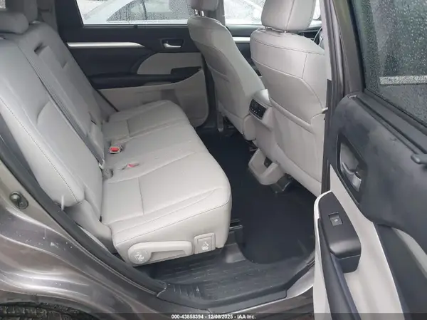 5TDJZRFH4KS563533 2019 TOYOTA HIGHLANDER - Image 8
