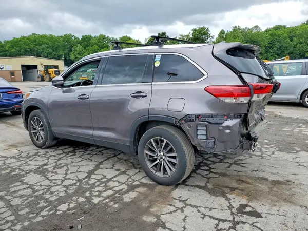 5TDJZRFH4KS565086 2019 TOYOTA HIGHLANDER - Image 2