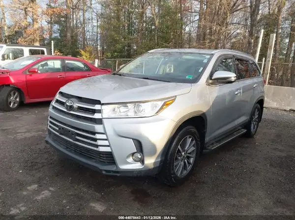 5TDJZRFH4KS566559 2019 TOYOTA HIGHLANDER - Image 2