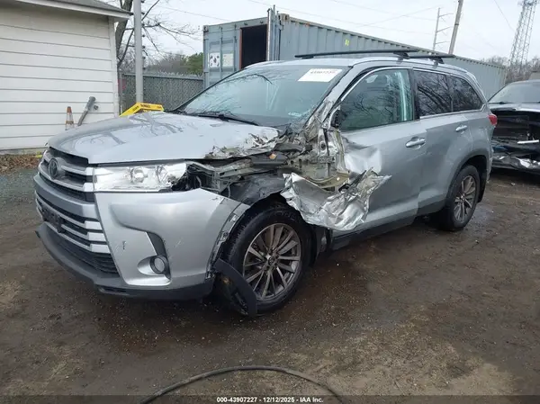 5TDJZRFH4KS574449 2019 TOYOTA HIGHLANDER - Image 2