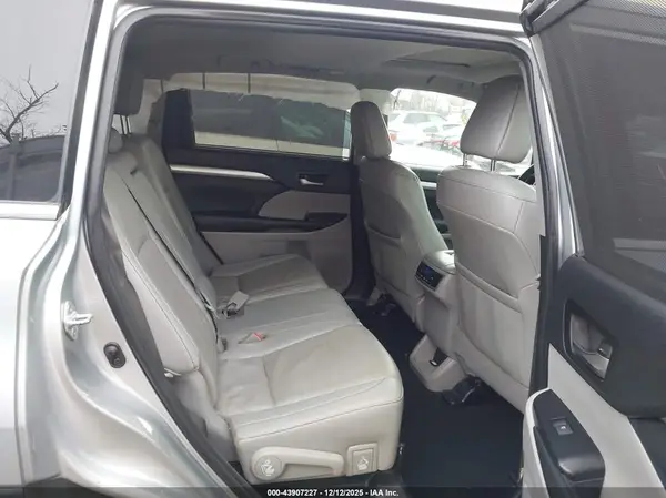 5TDJZRFH4KS574449 2019 TOYOTA HIGHLANDER - Image 8