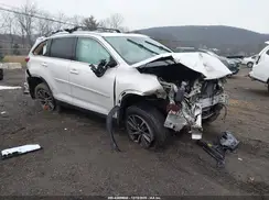 5TDJZRFH4KS576511 2019 TOYOTA HIGHLANDER