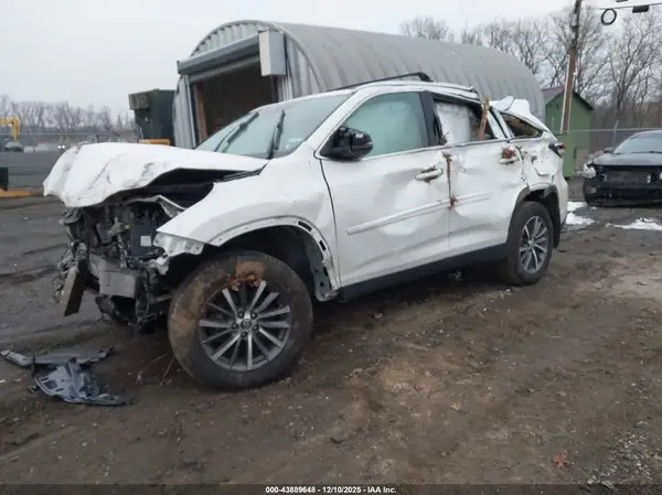 5TDJZRFH4KS576511 2019 TOYOTA HIGHLANDER - Image 2