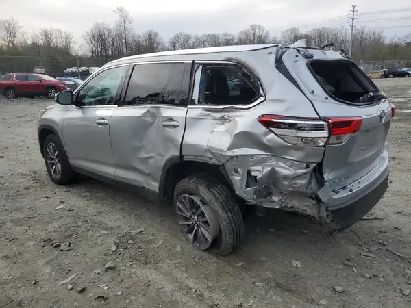 5TDJZRFH4KS579067 2019 TOYOTA HIGHLANDER - Image 2