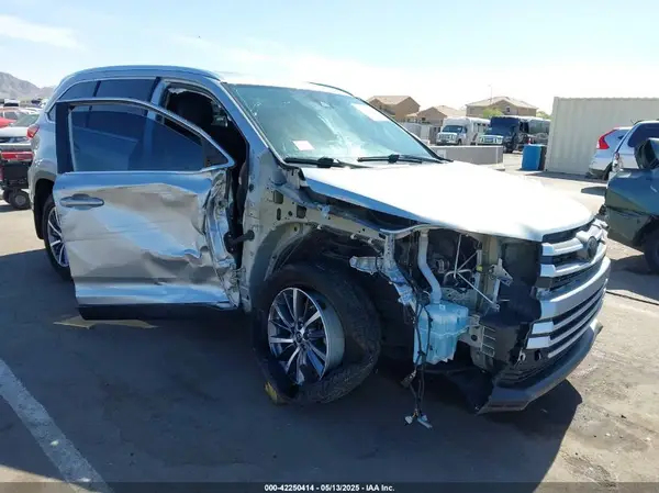 5TDJZRFH4KS580932 2019 TOYOTA HIGHLANDER - Image 1