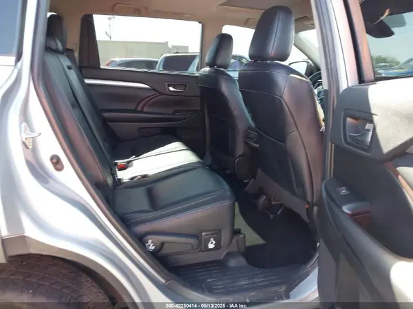 5TDJZRFH4KS580932 2019 TOYOTA HIGHLANDER - Image 8
