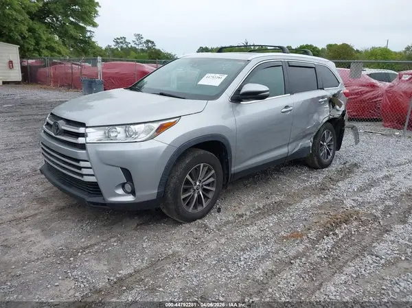 5TDJZRFH4KS582163 2019 TOYOTA HIGHLANDER - Image 2