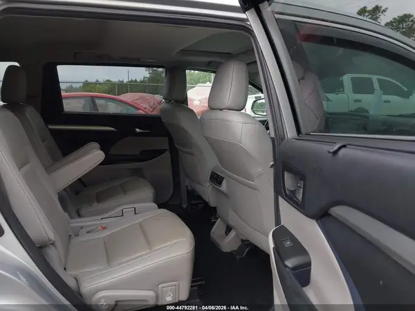 5TDJZRFH4KS582163 2019 TOYOTA HIGHLANDER - Image 8