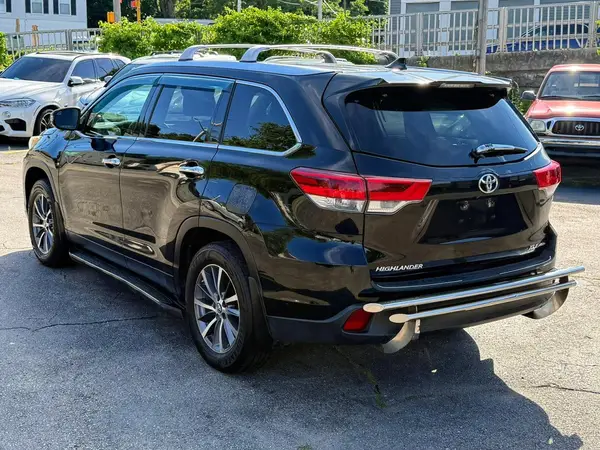 5TDJZRFH4KS582650 2019 TOYOTA HIGHLANDER - Image 2