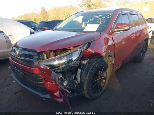 5TDJZRFH4KS586472 2019 TOYOTA HIGHLANDER - Image 2