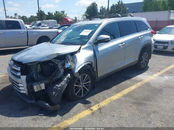 5TDJZRFH4KS588089 2019 TOYOTA HIGHLANDER - Image 2