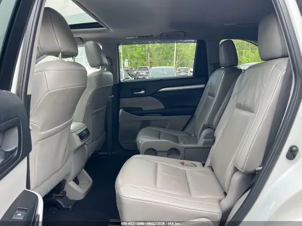 5TDJZRFH4KS588142 2019 TOYOTA HIGHLANDER - Image 8