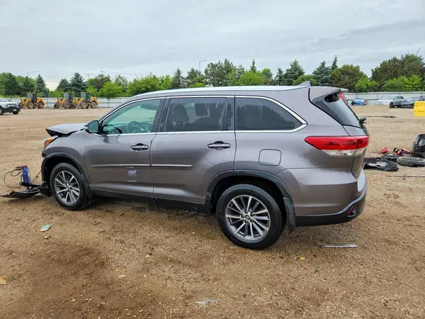5TDJZRFH4KS588691 2019 TOYOTA HIGHLANDER - Image 2
