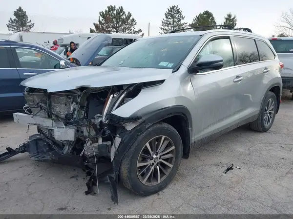 5TDJZRFH4KS590151 2019 TOYOTA HIGHLANDER - Image 2