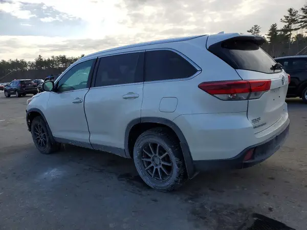 5TDJZRFH4KS591347 2019 TOYOTA HIGHLANDER - Image 2