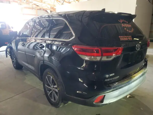 5TDJZRFH4KS592840 2019 TOYOTA HIGHLANDER - Image 2