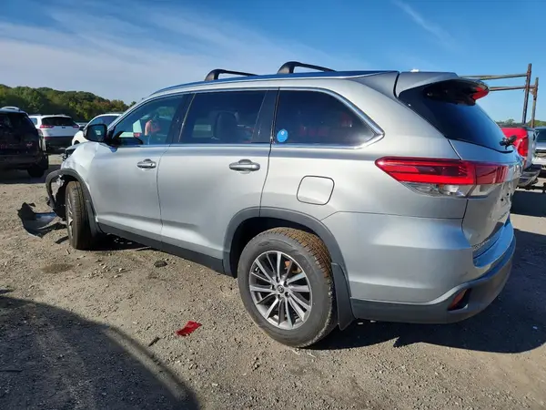 5TDJZRFH4KS593115 2019 TOYOTA HIGHLANDER - Image 2