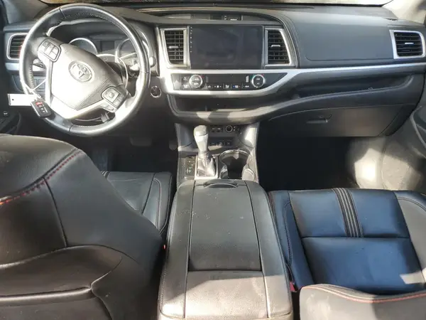 5TDJZRFH4KS594586 2019 TOYOTA HIGHLANDER - Image 8