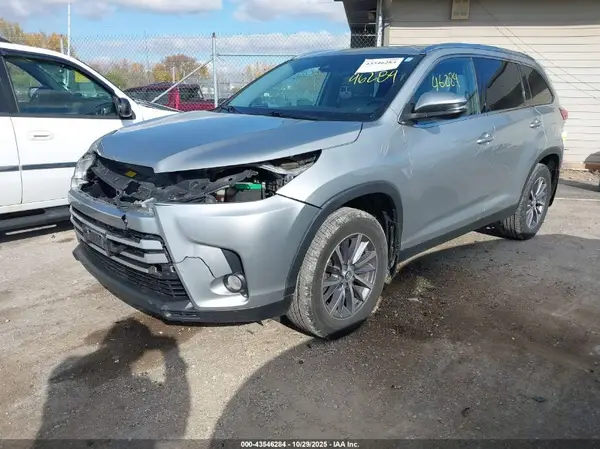 5TDJZRFH4KS594801 2019 TOYOTA HIGHLANDER - Image 2