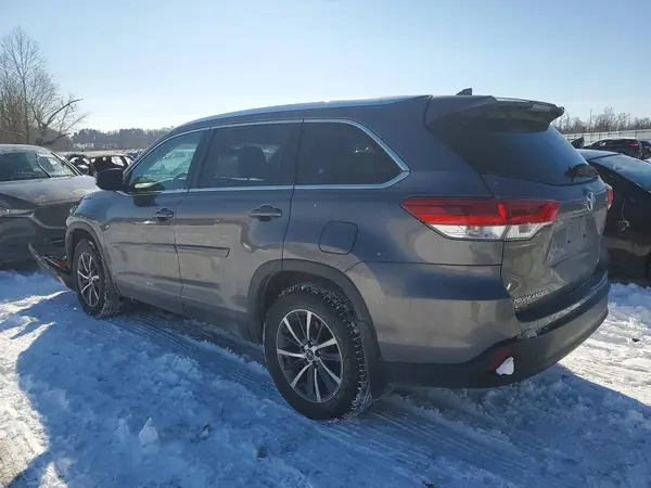 5TDJZRFH4KS594927 2019 TOYOTA HIGHLANDER - Image 2