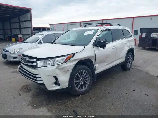 5TDJZRFH4KS596709 2019 TOYOTA HIGHLANDER - Image 2