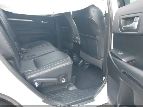 5TDJZRFH4KS596709 2019 TOYOTA HIGHLANDER - Image 8