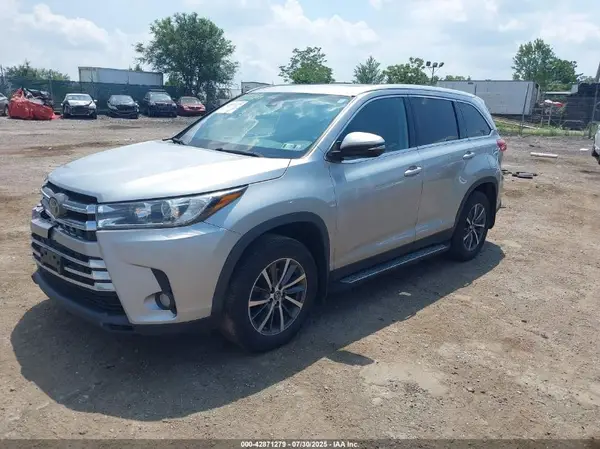 5TDJZRFH4KS597195 2019 TOYOTA HIGHLANDER - Image 2