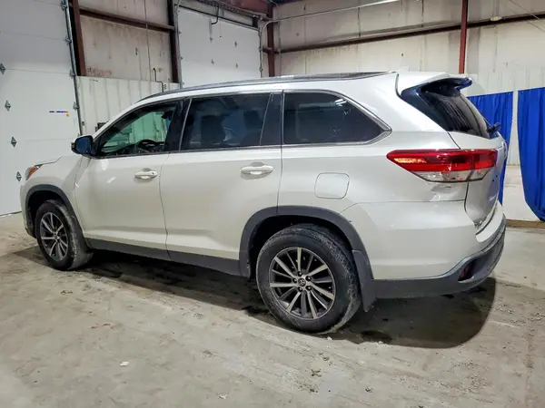 5TDJZRFH4KS598136 2019 TOYOTA HIGHLANDER - Image 2