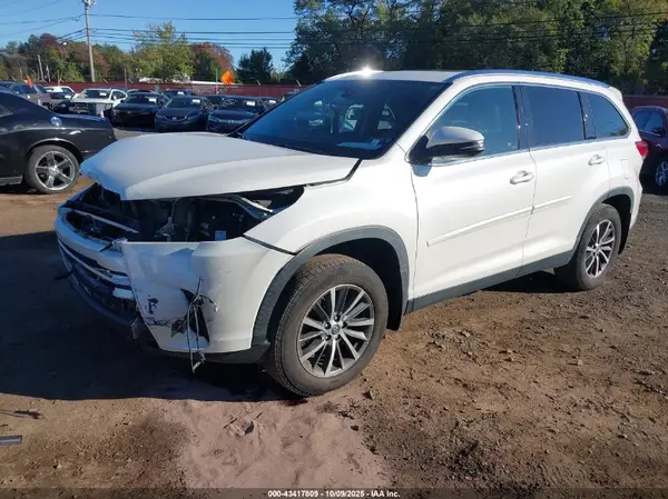 5TDJZRFH4KS601892 2019 TOYOTA HIGHLANDER - Image 2