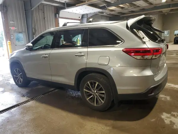 5TDJZRFH4KS607398 2019 TOYOTA HIGHLANDER - Image 2