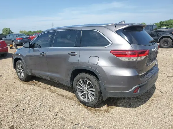 5TDJZRFH4KS613671 2019 TOYOTA HIGHLANDER - Image 2