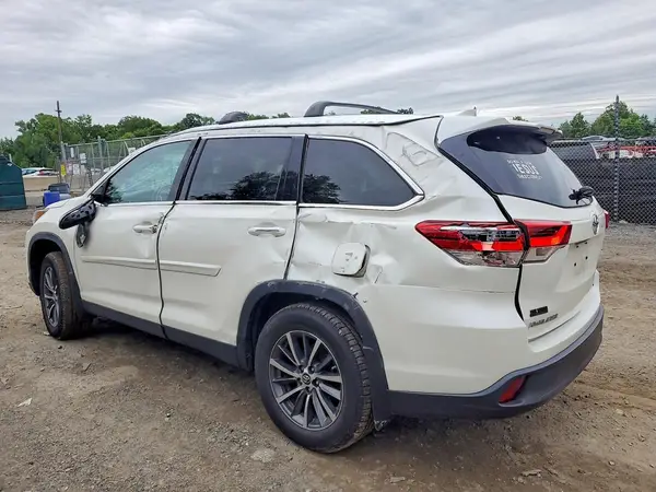 5TDJZRFH4KS619759 2019 TOYOTA HIGHLANDER - Image 2
