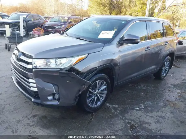 5TDJZRFH4KS620734 2019 TOYOTA HIGHLANDER - Image 2