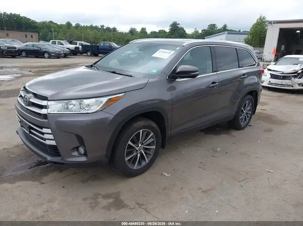 5TDJZRFH4KS626937 2019 TOYOTA HIGHLANDER - Image 2