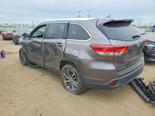 5TDJZRFH4KS628476 2019 TOYOTA HIGHLANDER - Image 2