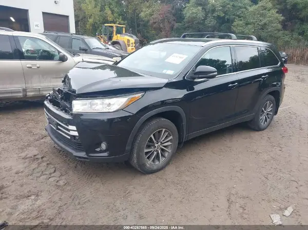 5TDJZRFH4KS628610 2019 TOYOTA HIGHLANDER - Image 2
