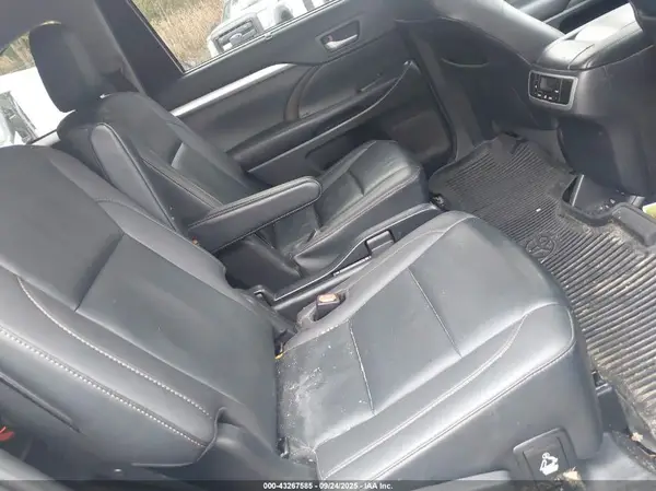 5TDJZRFH4KS628610 2019 TOYOTA HIGHLANDER - Image 8