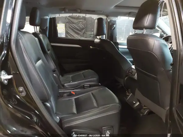 5TDJZRFH4KS629952 2019 TOYOTA HIGHLANDER - Image 8