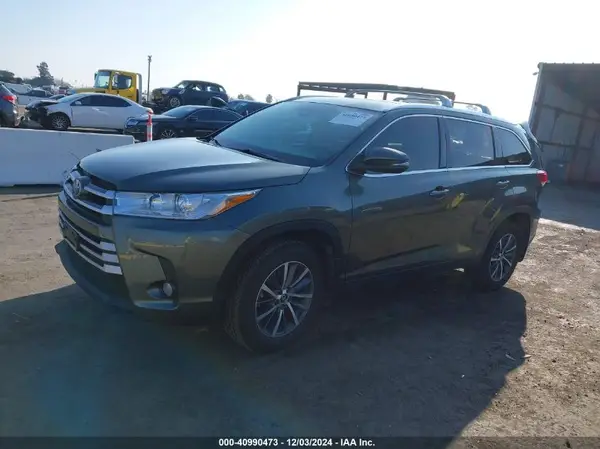 5TDJZRFH4KS706223 2019 TOYOTA HIGHLANDER - Image 2