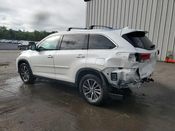 5TDJZRFH4KS713995 2019 TOYOTA HIGHLANDER - Image 2