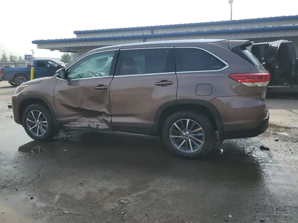 5TDJZRFH4KS718081 2019 TOYOTA HIGHLANDER - Image 2