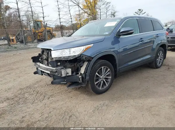 5TDJZRFH4KS729422 2019 TOYOTA HIGHLANDER - Image 2