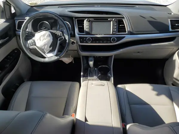 5TDJZRFH4KS733390 2019 TOYOTA HIGHLANDER - Image 8