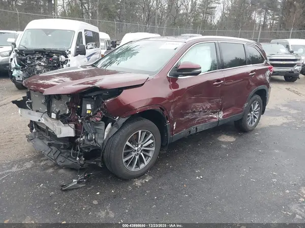 5TDJZRFH4KS734765 2019 TOYOTA HIGHLANDER - Image 2