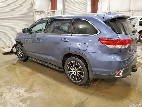 5TDJZRFH4KS737343 2019 TOYOTA HIGHLANDER - Image 2